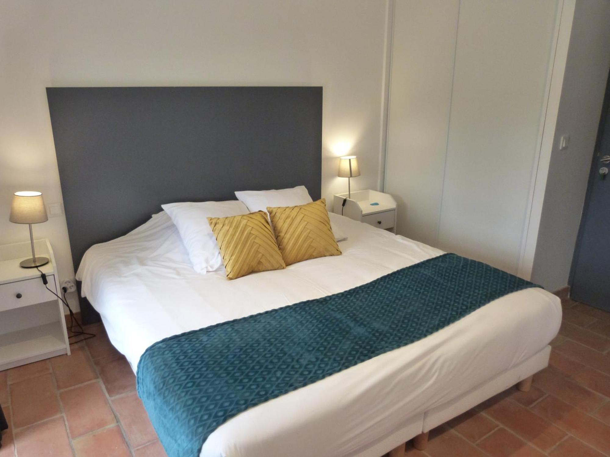 Prieure De Grignan Hotel ภายนอก รูปภาพ